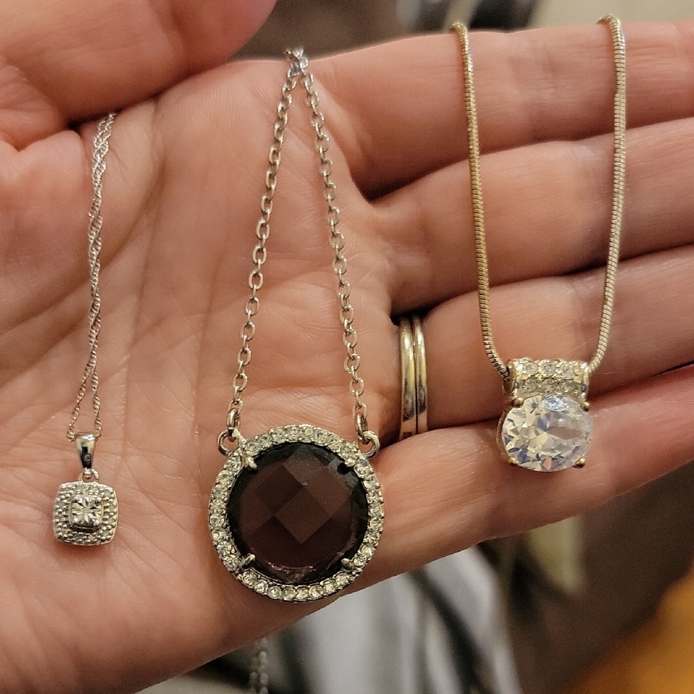 Elegant Silver and Black Pendant Necklace